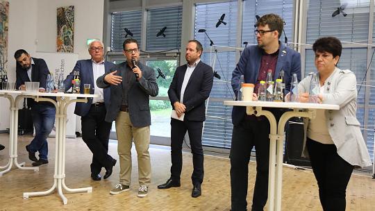 Bundestagskandidaten und Schüler diskutieren