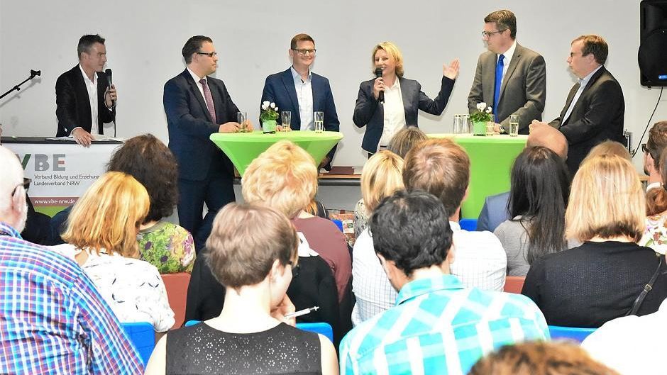 VBE diskutiert mit vier Politikern über Lehrermangel